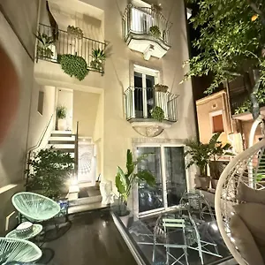villa-dorville-luxury-suites-taormina.sicilyhotelsitaly.net/